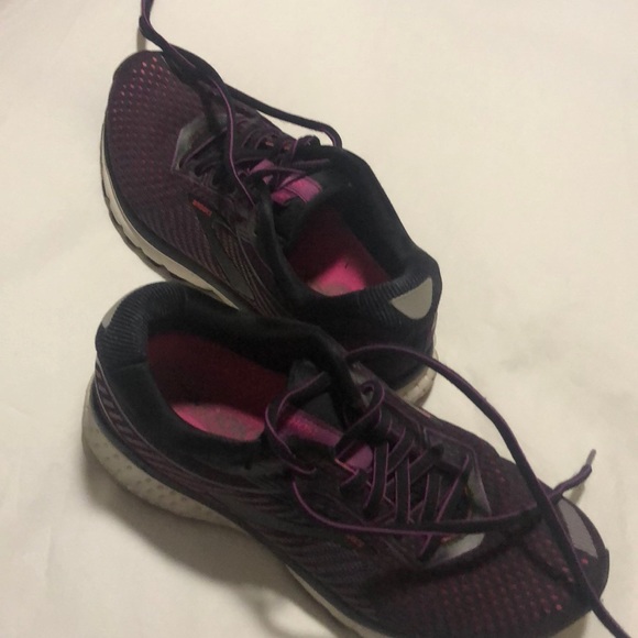 Brooks shoes - Picture 3 of 3